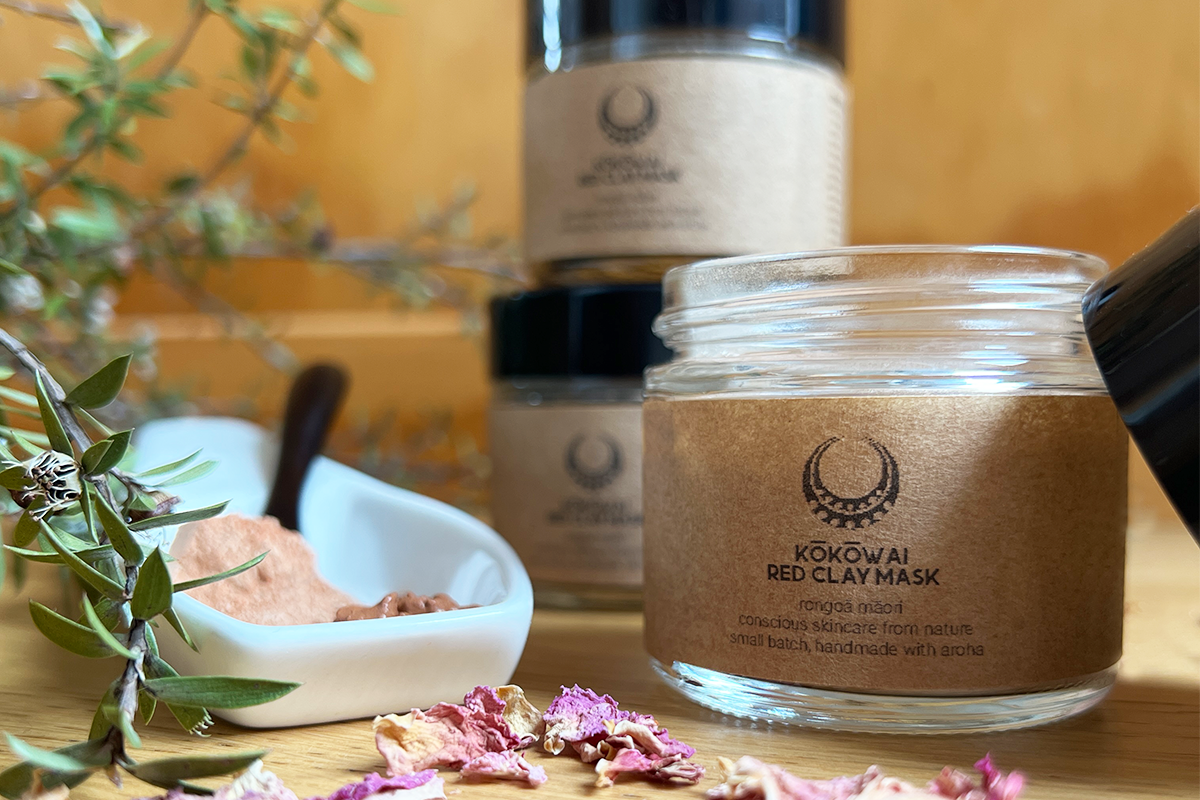 Kōkōwai | Red clay mask