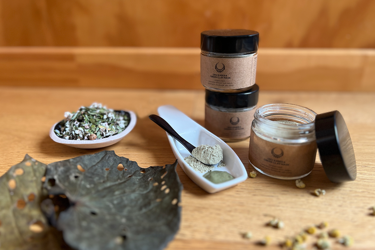 Uku karera | Green clay mask