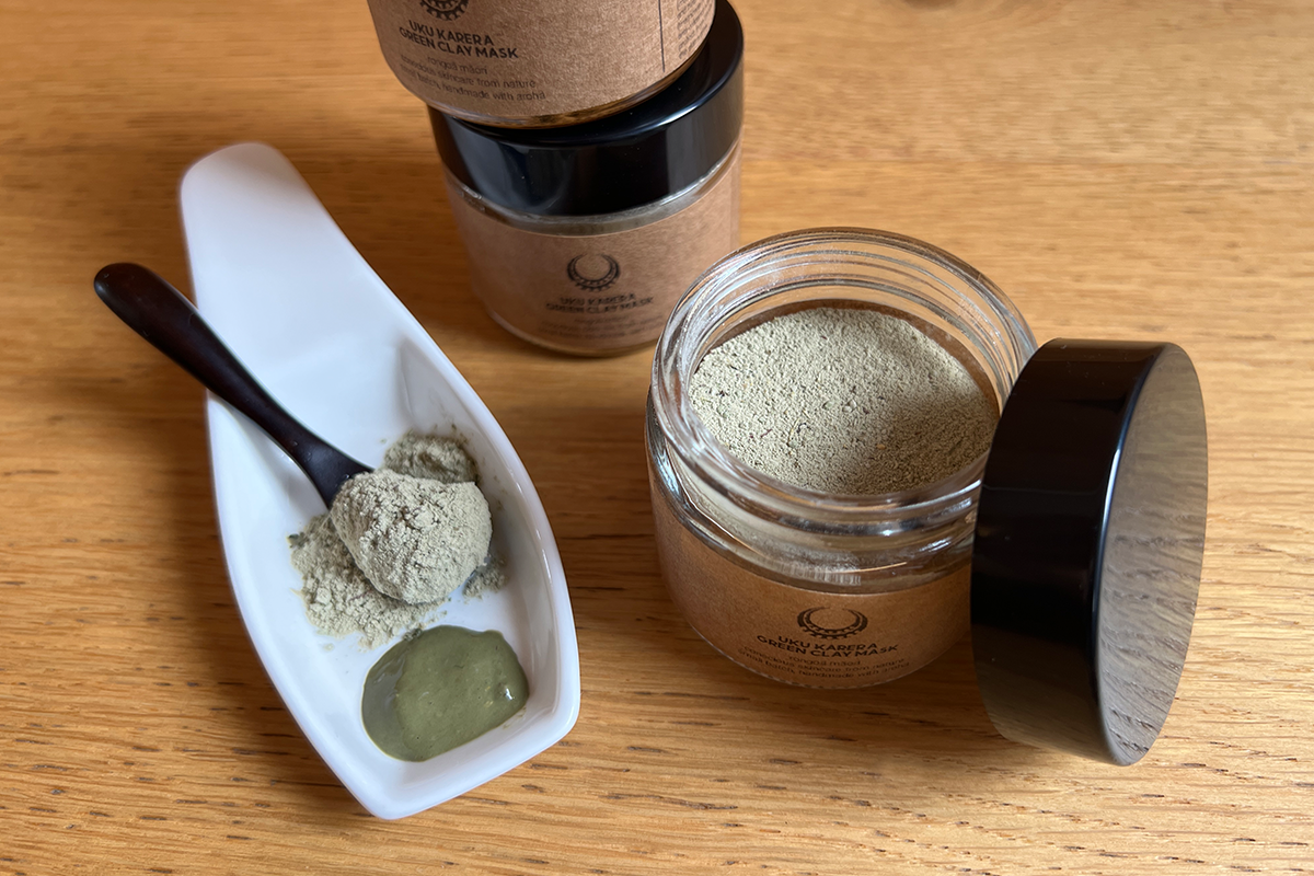 Uku karera | Green clay mask
